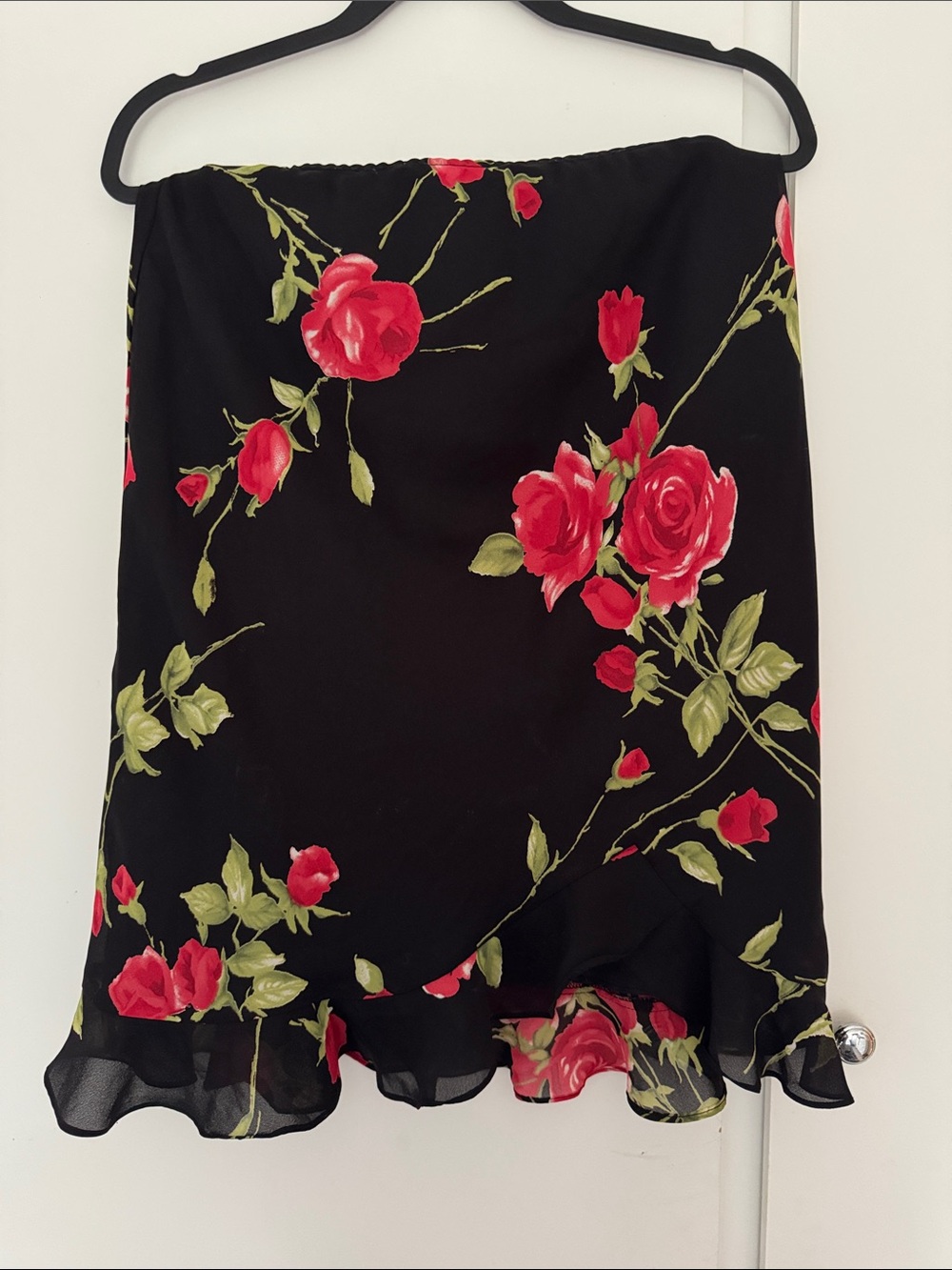 * VINTAGE 90s* Donna Ricco Black Skirt with Red Rose Print